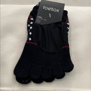 ToeSox Luna Full Toe Grip Socks - Black and White